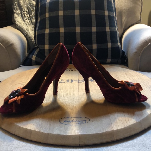 Poetic Licence London Velvet Heels - Picture 2 of 3